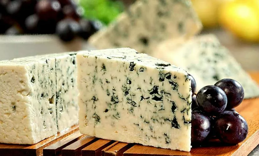 Фотография продукта Сыр дорблю с голубой плесенью